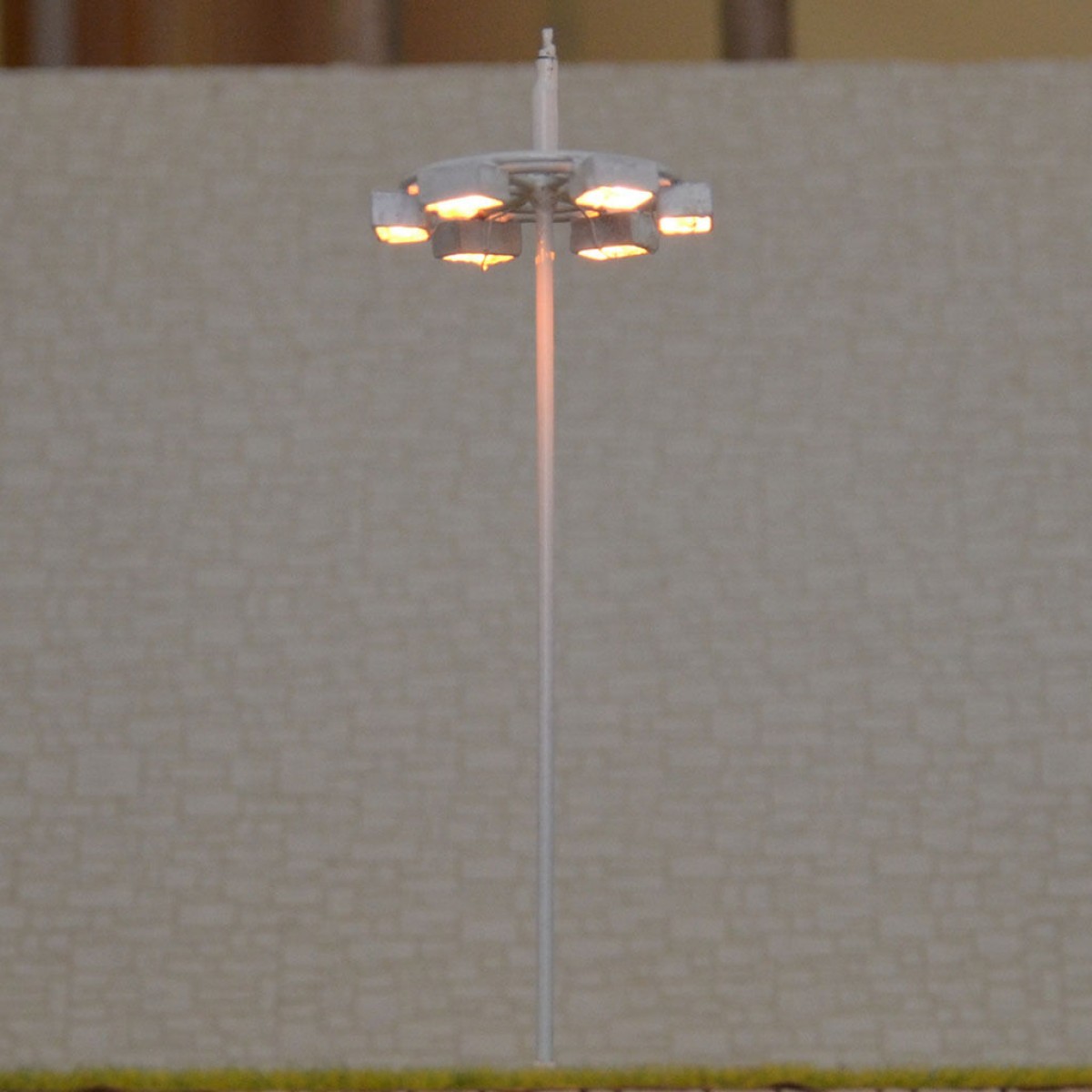 1 x OO / HO scale Model Lamp Plaza Lamppost Street Light 6V + resistor for 12V